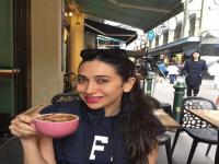 SEE PICS : चित्रपट न करताही करिश्मा कपूर कशी जगते इतके अलिशान आयुष्य? - Marathi News | karisma kapoor luxurious lifestyle here know how to manange | Latest filmy Photos at Lokmat.com