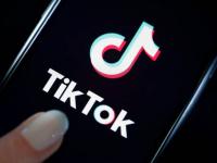 कामाच्या ठिकाणी 'टिक टॉक' करताय? सावधान! - Marathi News | Be careful! if you are using Tik Tok in office | Latest tech Photos at Lokmat.com