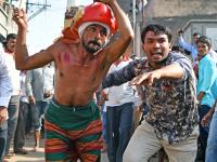 कोल्हापूर : बाराशे वर्षाची मुकुट खेळविण्याची परंपरा पहा, उदगांवच्या श्री जोगेश्वरी यात्रेत - Marathi News | Kolhapur: See the tradition of playing the twentieth-year crown, in the Jogeshwari yatra of Udgaon | Latest kolhapur Photos at Lokmat.com