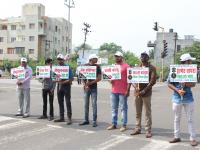 कोल्हापुरात ‘केवायफोरएच’च्यावतीने वाहतुकीच्या नियमांसंबंधी प्रबोधन - Marathi News | Enlightenment regarding the rules of transport through KYFORH in Kolhapur | Latest kolhapur Photos at Lokmat.com