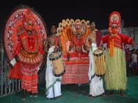 डोंबिवली आगरी महोत्सवाची केरळी नृत्याविष्कारांने सांगता - Marathi News | Kerala DramaSpeaks tells of the Dombivli Agri festival | Latest thane Photos at Lokmat.com