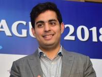 अंबानीपुत्राचा थाटमाट, जाणून घ्या आकाशची लाईफस्टाईल - Marathi News | lifestyle of akash ambani, See the picture of before weddding | Latest jarahatke Photos at Lokmat.com