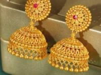 लाडक्या लेकीसाठी घ्या १ ग्रॅम सोन्याचे झुमके, कमी बजेटमध्ये एकापेक्षा एक भारी डिझाइन्स - पाहा सुंदर पॅटर्न... - Marathi News | best 1 gram gold earrings designs for girls affordable gold earrings for daughters trending 1 gram gold jewellery designs 2025 low budget gold earrings for daily wear | Latest sakhi Photos at Lokmat.com