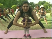 International Yoga Day : जगातील सर्वात कमी उंचीच्या महिलेने केला योग अभ्यास 