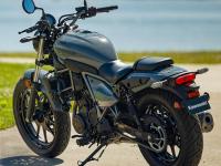 जबरदस्त लूकसह २०२५ कावासकी एलिमिनेटर ५०० भारतात लॉन्च, पाहा फोटो - Marathi News | 2025 Kawasaki Eliminator 500 Launched Price Rs 5.76 Lakh | Latest auto Photos at Lokmat.com