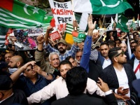 लंडनमध्ये भारताविरोधात पाकिस्तानी मुस्लिमांनी केलं आंदोलन