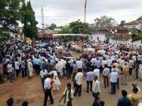 गोंदिया येथे बैलजोडी सजवून शेतकरी पोळ्यामध्ये दाखल - Marathi News | Bullock festival in Gondia | Latest gondia Photos at Lokmat.com
