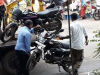 कोल्हापुरात वाहतूक पोलिसांची कारवाई - Marathi News | Traffic Police Action in Kolhapur | Latest kolhapur Photos at Lokmat.com