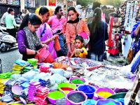दिवाळी आली,  बाजारपेठ सजली... - Marathi News |  Diwali was there, market diy ... | Latest nashik Photos at Lokmat.com