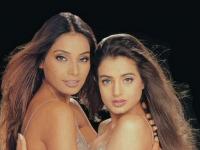 फोटोमागची कहाणी काहीही असो, पण हे आहेत बॉलिवूड स्टार्सचे काही Controversial Photos - Marathi News | Top controversial photos of Bollywood STARS | Latest filmy Photos at Lokmat.com