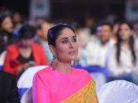 #LMOTY2018 मुंबईतल्या रंगतदार सोहळ्यात साडीत पोहोचली करीना कपूर खान - Marathi News | #LMOTY2018 Kareena Kapoor Khan reached in saree at Mumbai for Lokmat Maharashtrian of the Year Awards 2018 | Latest maharashtra Photos at Lokmat.com