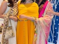 आलिया भटच्या डोहाळजेवणाचा थाटमाट, पिवळ्या धमक ड्रेसमध्ये दिसतेय अप्रतिम देखणी! - Marathi News | Alia Bhat Baby Shower Look Photos : Alia Bhatt looks amazingly handsome in a gorgeous, yellow Dhamak dress! | Latest sakhi Photos at Lokmat.com