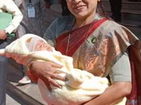 आई आमदार! अडीच महिन्याच्या बाळाला घेऊन सरोज अहिरे अधिवेशनाला येतात तेव्हा.. कर्तव्य आधी.. पाहा फोटो - Marathi News | MLA Nashik Saroj Ahire Attends Assembly With New Born Baby : Mother MLA! When Saroj Ahire comes to the convention with a two and a half month old baby.. duty first.. see photo | Latest sakhi Photos at Lokmat.com