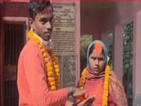 ५ मुलांची आई भंगारवाल्याच्या प्रेमात पडली! वयाचाही विचार केला नाही; पतीसमोर बांधली दुसरी लग्नगाठ - Marathi News | Mother of 5 children fell in love with a scrap dealer! Didn't even consider age; tied the knot for the second time in front of her husband | Latest national News at Lokmat.com