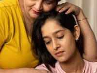 ८ - ९ वर्षांच्या मुलीला पाळी येण्यापूर्वी दिसतात ५ लक्षणं, पाहा शरीरात होणारे बदल ओळखून आईबाबांनी काय करायला हवे... - Marathi News | 5 early signs before first period in girls signs of puberty before menstruation what happens before first period starts | Latest sakhi Photos at Lokmat.com