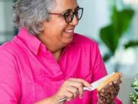 आई-बाबांनी पन्नाशी ओलांडली? ५ गोष्टी रोज खाऊ घाला, हाडे होतील दणकट - दुखणं जाईल पळून.. - Marathi News | best foods to strengthen bones after 50 daily diet for parents above 50 years how to reduce knee and joint pain naturally natural ways to make bones strong for seniors | Latest sakhi Photos at Lokmat.com