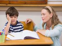 अभ्यासापासून दूर पळणाऱ्या मुलांना 'या' ट्रिक्सच्या मदतीने करा मोटिव्हेट - Marathi News | motivate children away from studies with these tricks | Latest relationship Photos at Lokmat.com