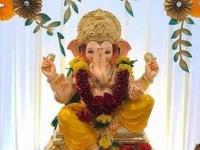 गणपतीसाठी कमी जागेत करा आकर्षक डेकोरेशन, पाहा एकसे एक झटपट-सोपे पर्याय... - Marathi News | Ganpati Ganesh Festival Easy Decoration Ideas : If you want to make an attractive decoration for Ganapati in a small space, here is a quick and easy option... | Latest sakhi Photos at Lokmat.com