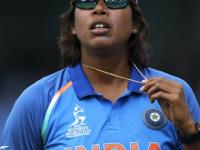 सलाम झुलू दी! क्रिकेटवेड्या मुलीच्या जिद्दीने जिंकलेल्या कष्टांची कमाल... - Marathi News | Salute to Zulu! The maximum of hard work won by the stubbornness of cricket crazy girl... | Latest sakhi Photos at Lokmat.com