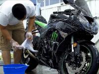 Bike Washing Tips: मोटरसायकल घरीच धुताय? या गोष्टींची काळजी घ्या, सांभाळा.... - Marathi News | How To Wash Your Bike, Motercycle, Scooter Safely At Home; Does and dont's | Latest auto Photos at Lokmat.com