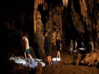 'या' गुहेत सापडली ६५ हजार वर्ष जुनी अशी वस्तू की बघून हैराण झाले वैज्ञानिक! - Marathi News | 65000 years old Neanderthals paintings found in caves of Ardales in Spain see photos | Latest jarahatke Photos at Lokmat.com