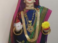 गौरींना ५ मिनीटांत नेसवा चोपून साडी, पाहा साडी नेसवण्याच्या ७ सोप्या स्टेप्स... - Marathi News | Gauri Ganpati Festival Gauri Easy Sari Draping Steps : Dress Gauri in 5 minutes quick saree, see 7 easy steps to dress saree... | Latest sakhi Photos at Lokmat.com