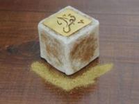 बाबो! सोनं आणि हिऱ्याच्या पावडरपासून तयार आंघोळीचा साबण, किंमत वाचून व्हाल हैराण - Marathi News | The world most expensive soap is made from gold and diamond powder in lebanon | Latest jarahatke Photos at Lokmat.com