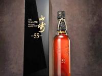 Yamazaki 55: एका दारूच्या बाटलीची किंमत तब्बल ६५ कोटी; तरीदेखील खरेदीसाठी लांबच लांब रांगा! - Marathi News | A bottle of Yamazaki 55 whiskey is priced at Rs 65 crore | Latest social-viral Photos at Lokmat.com