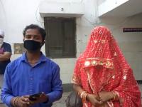 Lockdown News: लॉकडाऊनमध्ये ‘तो’ भाजी घ्यायला बाजारात गेला अन् लग्न करुन घरी परतला, मग... - Marathi News | Lockdown News: Mother sends son to buy groceries he returns with wife pnm | Latest jarahatke Photos at Lokmat.com