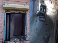 गावाच्या मधोमध असलेलं एटीएम मशीन चोरांनी उचलून नेलं, एक दिवसाआधीच भरले होते १५ लाख रूपये - Marathi News | Thieves take away atm machine, cctv camera caught them car Jodhpur | Latest crime Photos at Lokmat.com