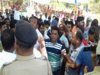 औरंगाबादमध्ये कचराकोंडीचा १६ वा दिवस; कांचनवाडी व गोलवाडीत आंदोलक आक्रमक - Marathi News | 16th day of garbage in Aurangabad; Agitator in Kanchanwadi and Golwadi aggressive | Latest chhatrapati-sambhajinagar Photos at Lokmat.com