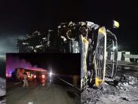 Accident: समृद्धी महामार्गावरील भीषण अपघाताचे भयावह फोटो, मृतांचा आकडा वाढण्याची भीती - Marathi News | Accident: Horrifying photos of the horrific accident on Samriddhi highway, the death toll is feared to rise | Latest buldhana Photos at Lokmat.com