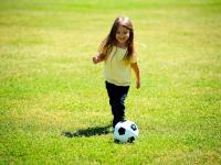 जाणून घ्या वयानुसार लहान मुलांनी कोणती अॅक्टिव्हिटी करावी - Marathi News | activities for children health | Latest relationship Photos at Lokmat.com