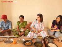 ना महागडे सोफे, ना सजावट; सी-फेसिंग फ्लॅटमध्ये राहूनही अभिनेत्री जमिनीवर बसून जेवते! फराह खानही झाली अवाक् - Marathi News | no expensive sofas no decorations farah khan surprised after seeing adah sharma minimalist home her reaction viral | Latest filmy News at Lokmat.com ना महागडे सोफे, ना सजावट; सी-फेसिंग फ्लॅटमध्ये राहूनही अभिनेत्री जमिनीवर बसून जेवते! फराह खानही झाली अवाक् - Marathi News | no expensive sofas no decorations farah khan surprised after seeing adah sharma minimalist home her reaction viral | Latest filmy News at Lokmat.com