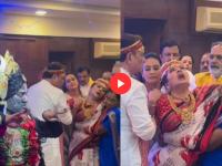 देवीची आरती करताना प्रसिद्ध अभिनेत्रीच्या अंगात आलं; सांभाळणंही झालं कठीण, व्हिडीओ व्हायरल - Marathi News | actress sudha chandran gets emotional while performing aarti of Goddess video viral | Latest filmy News at Lokmat.com देवीची आरती करताना प्रसिद्ध अभिनेत्रीच्या अंगात आलं; सांभाळणंही झालं कठीण, व्हिडीओ व्हायरल - Marathi News | actress sudha chandran gets emotional while performing aarti of Goddess video viral | Latest filmy News at Lokmat.com