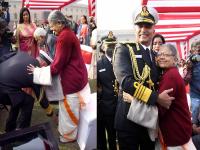मातृ देवो भव:; नौदल प्रमुखपदाची सूत्रं स्वीकारल्यानंतर ॲडमिरल आर. हरी कुमार आईपुढे नतमस्तक - Marathi News | Indian Navy News; Admiral R. Hari Kumar become Chief of Naval Staff today, bows before his mother | Latest national Photos at Lokmat.com