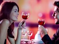 #ValentineDay2018 : मेकअपमध्ये करु नका या ५ चुका, नाहीतर व्हॅलेंटाईन डेला लुकसहीत दिवसही होईल खराब - Marathi News | #ValentineDay2018 : things to avoid in make up for valentines day | Latest relationship Photos at Lokmat.com