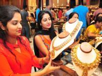 Gold Price Today: सोन्याच्या दरात घसरण, तुटू शकतात जुने विक्रम! जाणून घ्या लेटेस्ट रेट - Marathi News | gold silver price today gold silver price 2nd august and mcx gold price | Latest business Photos at Lokmat.com