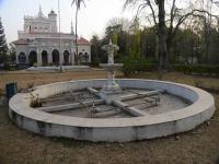 Photos: महात्मा गांधीजींनी फुलवलेली बाग पाण्याविना कोमेजली - Marathi News | Mahatma Gandhi flowering garden aga khan palace withered without water | Latest pune Photos at Lokmat.com