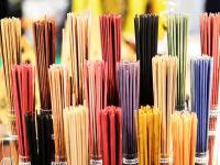 तुम्ही लावता त्या अगरबत्तीतून आता येणार नाही ‘विषारी’ धूर! केंद्र सरकारने कठोर पाऊल, घातक रसायनांवर बंदी   - Marathi News | The incense sticks you light will no longer emit 'toxic' smoke! The central government has taken a tough step, banning hazardous chemicals | Latest national News at Lokmat.com