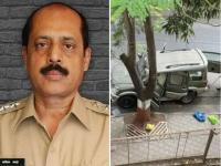 Sachin Vaze: स्फोटकांनी भरलेली कार सचिन वाझेंनी पार्क केलीच नव्हती, तर...; आणखी एक धक्कादायक खुलासा - Marathi News | Sachin Vaze: Sachin Vaze's driver parked a car full of explosives outside Mukesh Ambani's house | Latest mumbai Photos at Lokmat.com