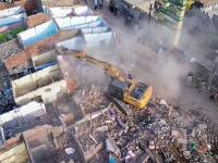 अहमदाबादमधील 'मिनी बांगलादेश'वर बुलडोझरची कारवाई; ८५०० घरे पाडली - Marathi News | Bulldozer action on Mini Bangladesh in Ahmedabad; 8500 houses demolished | Latest national Photos at Lokmat.com