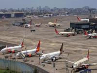 मुंबईत दोन मोठे विमानतळ, मात्र स्टेट हँगरच नाही; सरकारलाही भाड्याने घ्यावे लागते हँगर! - Marathi News | Mumbai has two major airports, but no state hangar; even the government has to rent a hangar! | Latest navi-mumbai News at Lokmat.com