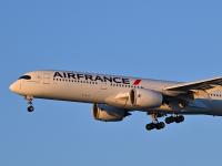 बेंगळुरू-पॅरिस विमानाचे तुर्कमेनिस्तानात आणीबाणीचे लँडिंग! हवेतच इंजिन निकामी झाल्याने प्रवाशांचा जीव टांगणीला - Marathi News | Bengaluru-Paris flight makes emergency landing in Turkmenistan! Passengers lose their lives due to engine failure in mid-air | Latest international News at Lokmat.com