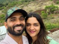 The View Called For A Selfie! मराठमोळ्या अजिंक्य रहाणेची पत्नीसोबत भटकंती - Marathi News | team india's player ajinkya Rahane posted a photo his wife radhika dhopavkar | Latest cricket Photos at Lokmat.com