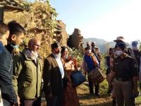 अजित डोवाल आपल्या गावी पोहोचले अन् मातृभाषेत संवाद साधून सर्वांचे मन जिंकले... - Marathi News | Ajit Doval reached his village and won the hearts of all by communicating in his mother tongue ... | Latest national Photos at Lokmat.com