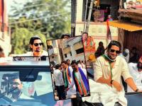 प्रचाराच्या रणधुमाळीत 'परश्या'ची एन्ट्री; काँग्रेसच्या उमेदवारासाठी मैदानात उतरला आकाश ठोसर - Marathi News | akash thosar joins latur congress rally campaign for candidate gopal burbure ongoing municipal elections | Latest filmy News at Lokmat.com