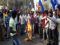 #BhimaKoregaonViolence : महाराष्ट्र बंदला हिंसक वळण
