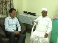 गिरीश महाजन यांनी राळेगण सिद्धी येथे घेतली अण्णांची भेट - Marathi News | Mr. Girish Mahajan met Anna's visit to Ralegan Siddhi | Latest maharashtra Photos at Lokmat.com