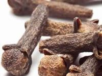 रोज जेवण झाल्यावर चघळा १ छोटीशी लवंग, पचनाच्या तक्रारींनी दुखणार नाही पोट आणि डोकंही.. - Marathi News | amazing health benefits of chewing clove or lavang after meal | Latest sakhi Photos at Lokmat.com